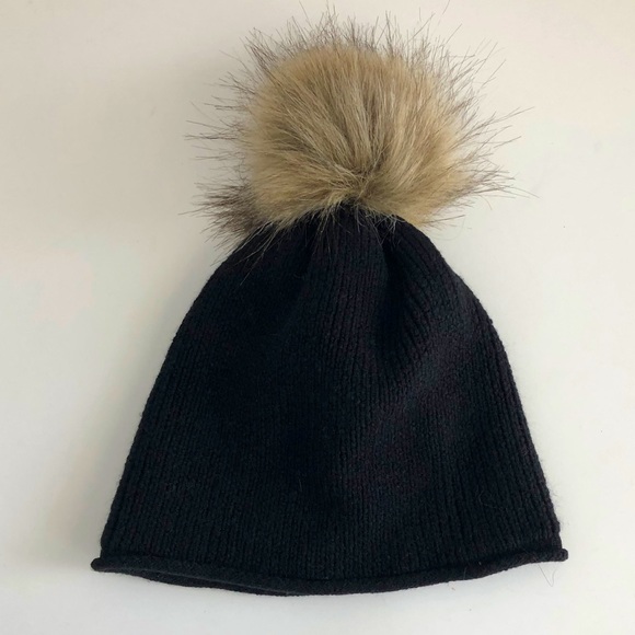 Aritzia Main Character Pompom Hat